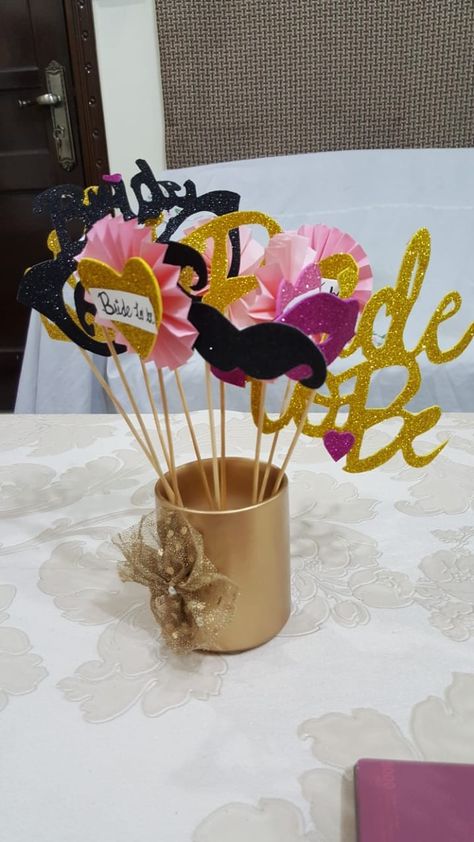 Bridle Shower Ideas Decorations, Bridle Shower Ideas, Dholki Ideas, Nikah Ideas, Diy Bb Cream, Shaadi Vibes, Shadi Ideas, Biscuit Wedding Favours, Cardboard Decor