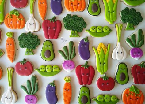 Vegetable cookies Cucumber Cookies Decorated, Gardening Themed Cookies, Vegetable Cookies Decorated, Fruit Shaped Cookies, Vegetable Cookies, Garden Cookies, Flood Icing, Vegetables For Babies, Vegetable Stand