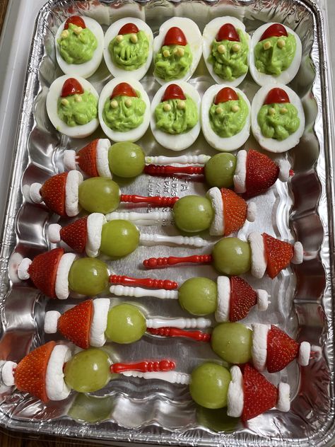 Green Foods For Party, Grinchmas Party Ideas, Grinchmas Party, Holiday Sweets, Green White Red, Xmas Dinner, Delicacy Food, Red Food, Greens Recipe