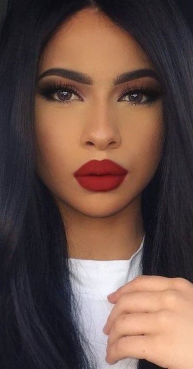 Red Lipstick Looks, Red Lipstick Makeup, Red Lip Makeup, Red Makeup, Beauty Make-up, Makeup Hacks, Trendy Makeup, Long Black Hair, Lipstick Makeup