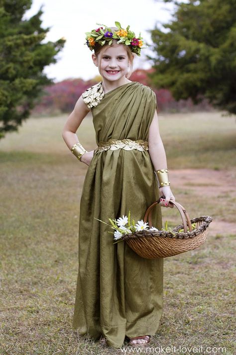 DIY Greek Goddess Costume: DEMETER | Make It & Love It Greek Goddess Diy Costume, Greek Costume Diy, Costume Meduse, Greek Gods And Goddesses Costumes, Diy Toga, Greek Goddess Costume Diy, Goddess Costume Diy, Greek Goddess Outfit, Greek Mythology Costumes