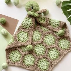 Art Au Crochet, Safari Elephant, Lovey Crochet, Baby Pram, Lovey Pattern, Crochet Lovey, Confection Au Crochet, Crochet Turtle, Haken Baby