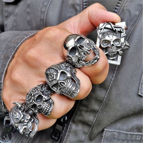 Men Wearing Rings, Gothic Jewelry Rings, Biker Rings Mens, Punk Rings, Skeleton Ring, Cool Rings For Men, Wallet Chains, Gothic Jewellery, Ride A Bike