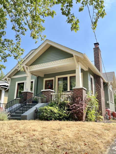 1930 Bungalow Exterior, Craftsman Paint Colors, Craftsman Color Palette, Exterior Paint Palette, Craftsman Bungalow Exterior, Craftsman Home Exterior, Craftsman Colors, Beautiful Houses Exterior, Craftsman Porch