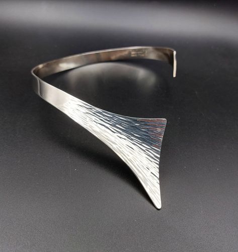 Handmade Modernist Silver Jewelry, Scandinavian Modernist Jewelry, Silver Modernist Jewelry With Polished Finish, Modernist Metal Pendant Necklace, Sterling Silver Choker Necklace, Modernist Polished Silver Necklaces, Sterling Silver Choker, Choker Collar Necklace, Silver Choker Necklace