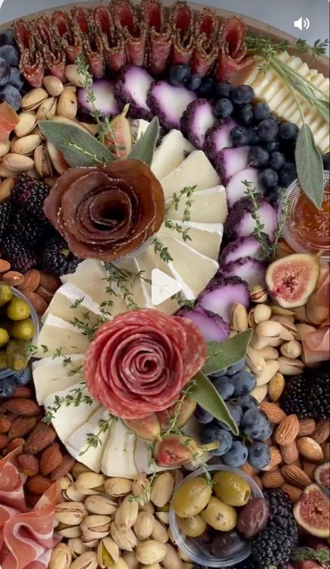 Charcuterie Party, Charcuterie Board Meats, Charcuterie Appetizers, Party Food Buffet, Charcuterie Inspiration, Charcuterie Platter, Charcuterie Cheese, Party Food Platters, Charcuterie And Cheese Board