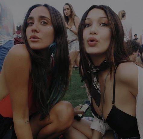 bella hadid  |  coachella Bella Hadid Coachella, 2014 Coachella, Coachella 2015, Bella Hadid, Festival