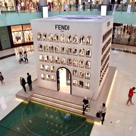 Fendi Pop Up Store, Creative Pop Up Store, Pop Up Activation, Retail Pop Up, Front Shop Design, Fashion Pop Up Store, Pop Up Shop Design, Fashion Activation, Pop Up Retail