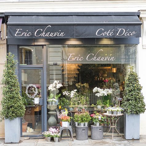 Flower Shops of Paris — Parisian Moments Paris Flower Shop, Flowers In Paris, Selling Flowers, Buying Flowers, Paris Life, Flower Shop Decor, Flower Shop Design, Building Development, Floral Boutique