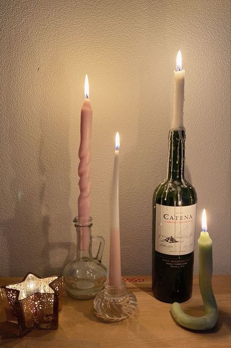 Candles Twisted, Art And Drawing, Bendy Candles, Twisted Candles, Fredrikstad, Arte Aesthetic, Wine Candles, Wine Bottle Candles, Uni Room