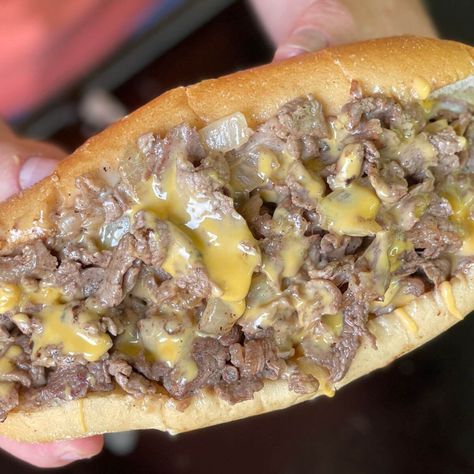 Blackstone Philly Cheesesteaks Cheese Steak Sandwich Recipe, Bierocks Recipe, Griddle Cooking Recipes, Philly Cheesesteaks, Steak Sandwich Recipes, Philly Cheese Steak Recipe, Cheesesteak Recipe, Cheese Steak Sandwich, Flat Top Griddle