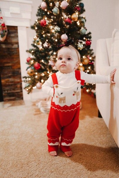 Baby Photoshoot Christmas, Christmas Cute Outfits, Holiday Christmas Outfits, Christmas Baby Outfits, Cute Outfits Ideas, Rework Clothes, Christmas Baby Pictures, Christmas Baby Announcement, Christmas Children