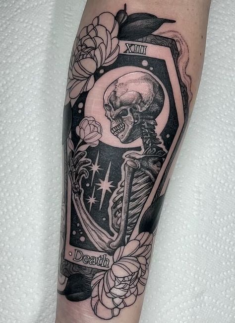 Memento Mori Tarot Card Tattoo, Lilith Tarot Card Tattoo, Skeleton Tarot Card Tattoo, Witch Tarot Card Tattoo, The Reader Tarot Card Tattoo, The Star Tarot Tattoo, Strength Tarot Card Tattoo, Tarot Card Tattoo Ideas, Tarot Card Tattoos