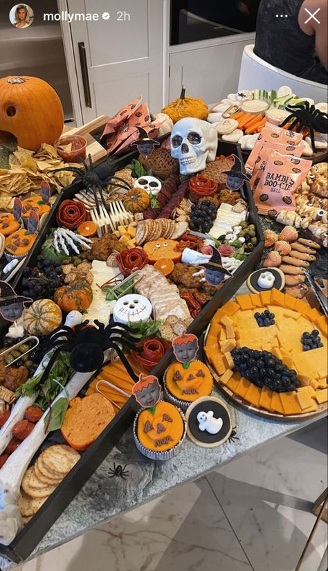 Graze Board, Halloween Platter, Halloween Party Food, Halloween Dinner, Halloween Food For Party, Halloween Food, Food Platters, Halloween Recipes, Insta Stories