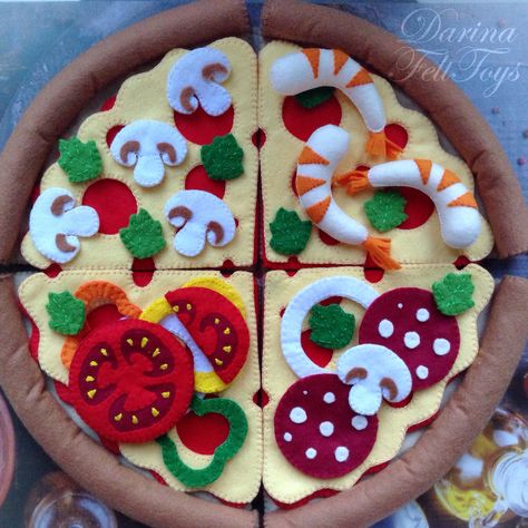 Felt Pizza, Selamat Hari Valentine, Pizza Craft, Felt Food Patterns, Felt Food Diy, Felt Cake, Felt Fruit, Felt Kids, Diy Quiet Books