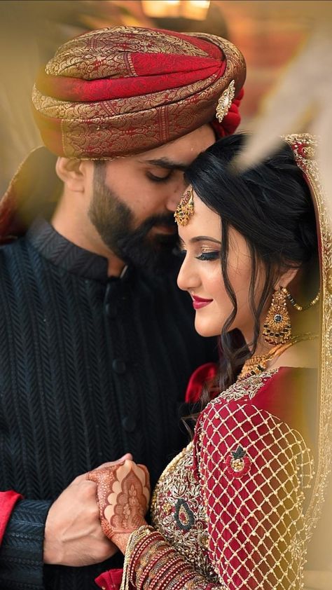 Cupal Photo Shoot Wedding Indian Bride, Bridal Groom Pose, Muslim Wedding Couple Poses, Indian Wedding Reception Couple Poses, Indian Wedding Poses For Bride And Groom, Muslim Marriage Photography, Copal Photography, Indian Couple Photography Poses, Wedding Couple Poses Photography Indian