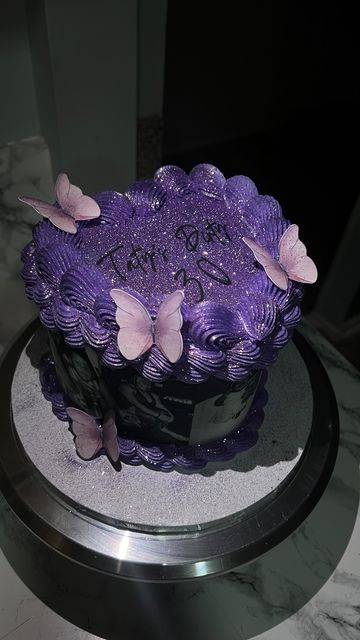 Birthday Cakes For 12, Purple Glitter Cake Birthday, Black And Purple Cake Ideas, Black And Purple Birthday Cake, Purple Cake Designs, Dark Purple Cake, Purple Glitter Cake, Purple And Black Cake, Purple Birthday Theme