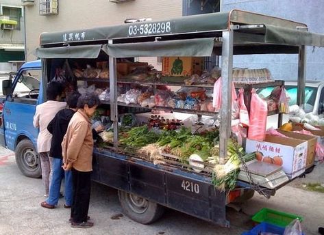 Diy Lemonade Stand, Mobile Market, Food Deserts, Converted School Bus, Mobile Food Cart, Vegetable Stand, Fresh Eats, Vegetable Shop, Mobile Food Trucks