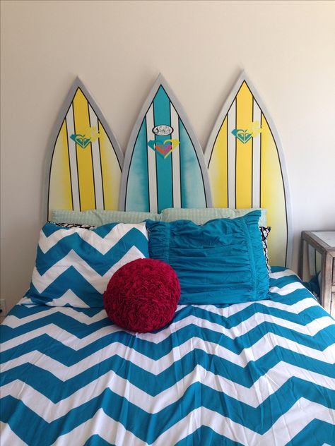 Surfboard headboard $500. Comment if you would want to buy one 2 week making process!! Surf Board Headboard, Surfboard Headboard Ideas, Surfboard Decor Bedroom, Surfboard Headboard, Rustic Headboards, Surf Bedroom, Decorative Surfboard, Surf Room, Surfboard Decor