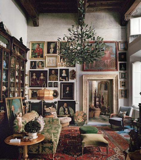 Roman Apartment, Sala Vintage, Oak Branch, Interior Design Per La Casa, Apartment Decoration, Clarice Cliff, Design Apartment, Design Del Prodotto, Design Coffee