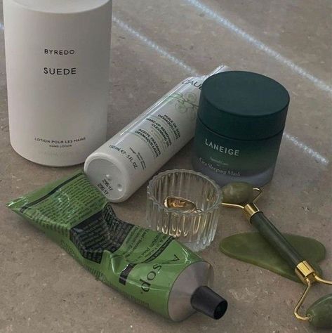 Sage Green Aesthetic Skincare, Drømme Liv, Mint Green Aesthetic, Green Juice, Green Aesthetic, العناية بالبشرة, Maquillaje De Ojos, Shades Of Green, Beauty Skin