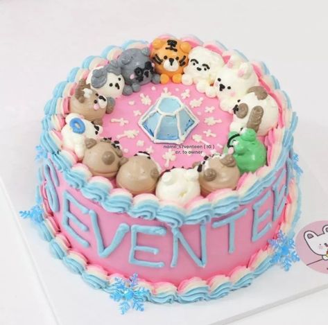 Seventeen Cake, Crossiant Recipes, Cake 2022, Seventeenth Birthday, Cake Favors, 17th Birthday Ideas, Cake Cafe, Mini Cakes Birthday, Cute Baking