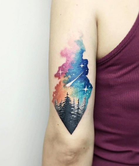 Lovers of nature and tattoos of landscapes often choose a picture of the starry sky for their bodies. Galaxy Tattoo Ideas, Landscape Tattoo Ideas, Sky Tattoos, Stick Poke Tattoo, Colorful Tattoo, Tattoo Trend, Galaxy Tattoo, Shape Tattoo, Forest Tattoos