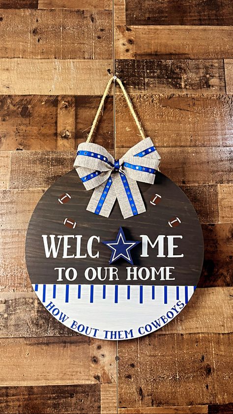 Dallas Cowboys Crafts, Cowboy Crafts, Floral Tattoo Shoulder, Cowboys Logo, How Bout Them Cowboys, Dallas Cowboys Logo, Dallas Cowboy, Wooden Door Signs, Round Wood Sign