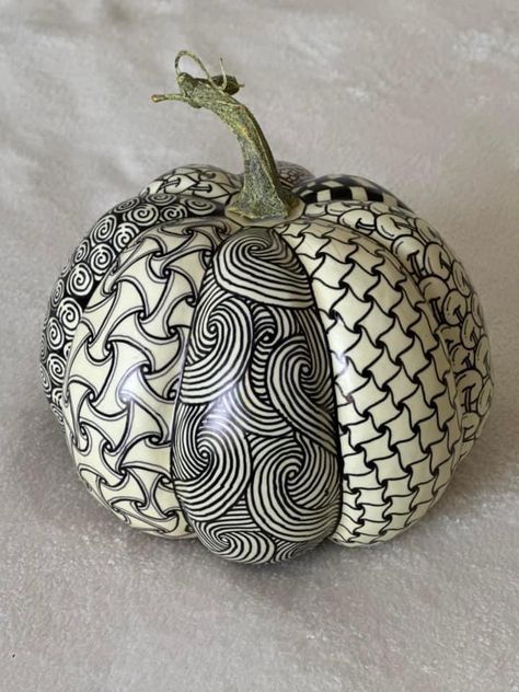 Zentangle Pumpkins Art, Draw On Pumpkins With Sharpie, Mandala Pumpkin Painting, Drawing On Pumpkins With Sharpie, Zentangle Pumpkin, Decorating Pumpkins, Holidays Decorations, Zentangle Inspiration, Pumpkin Carving Contest