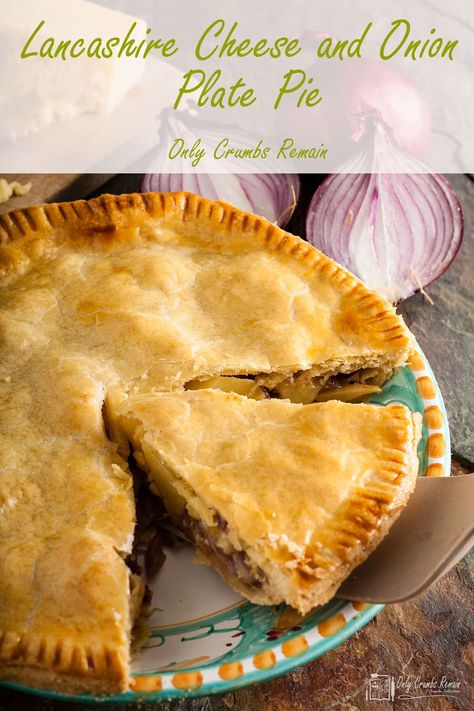 Vegetarian Pie Recipes, Cheese And Onion Pasty, Cheese And Onion Pie, English Recipes, Savoury Pies, British Cooking, Onion Pie, Uk Food, Scottish Recipes