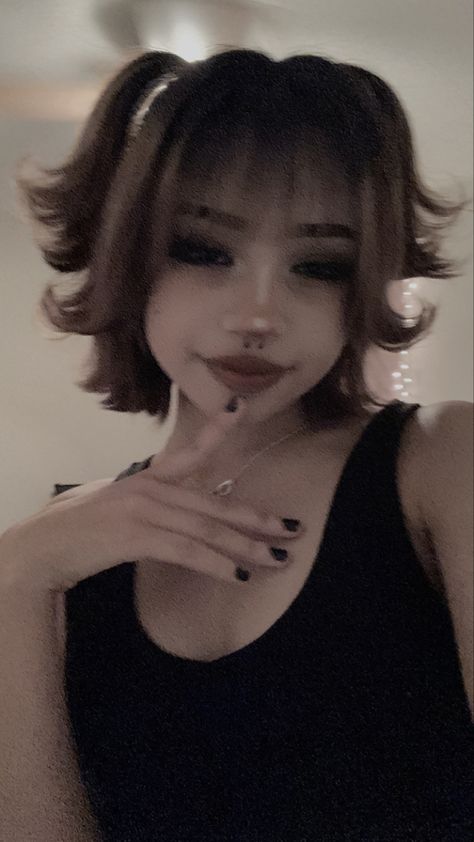 Short Egirl Haircut, Shoulder Length Edgy Haircut, Y2k Hair Short, Short Grunge Hairstyles, Grunge Hairstyles Short, Y2k Hairstyles Short, Short Emo Hair, Hair Cut Ideas, Emo Girl Hairstyles