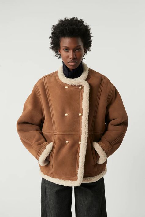 Manteau en peau lainée Wool Jackets Women, Faux Shearling Jacket, Big Collar, Wool Coat Women, Women Overcoat, Aviator Jackets, Vanessa Bruno, Sherpa Jacket, Shearling Coat