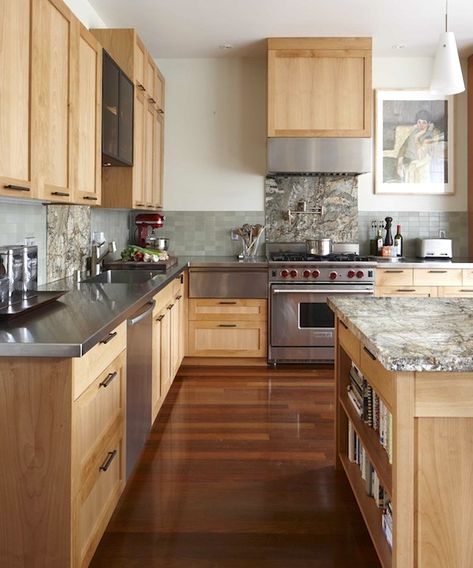 refacing kitchen cabinets | Kitchen Cabinet Refacing: An Inexpensive Way To Get New Cabinets! Light Wood Kitchens, Maple Kitchen Cabinets, Light Wood Cabinets, Maple Kitchen, Kabinet Dapur, Maple Cabinets, Eclectic Kitchen, Wood Kitchen Cabinets, Kitchen Trends