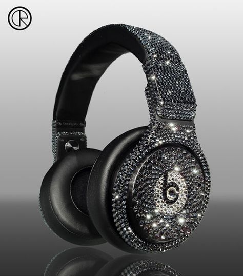 DETOX Pro black crystallized headphones, encrusted with 3000 pieces of black Swarovski crystals and retail at 1,388 bucks Luxury Headphones, Custom Beats, Dre Headphones, Cute Headphones, Beats By Dre, Black Headphones, Audio Headphones, Dr Dre, Beats Headphones