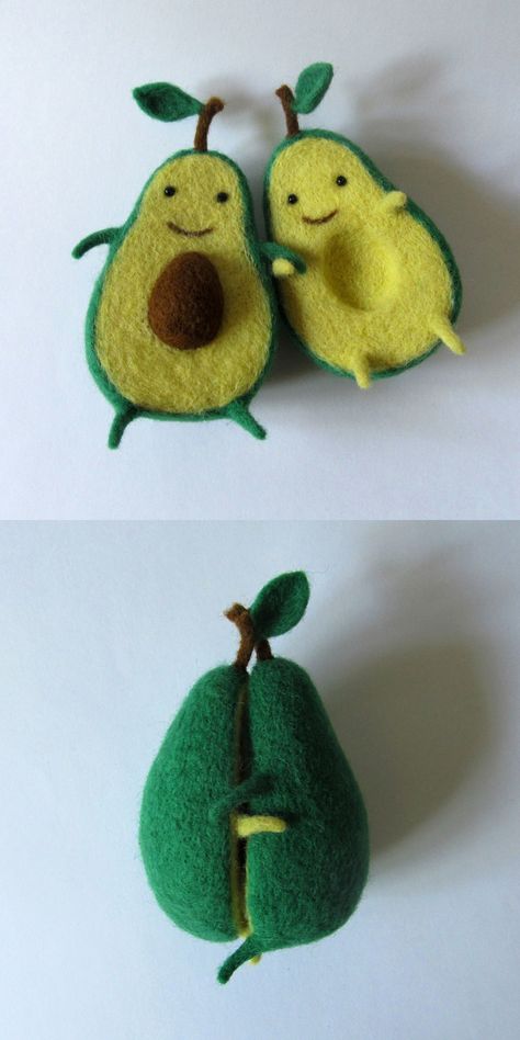 Avocado Love by Wool Sculpture  http://www.thisiscolossal.com/2015/05/avocado-love-by-wool-sculpture/ Avocado Plush, Hantverk Diy, Needle Felting Projects, Felt Food, Wet Felting, Felt Toys, Cool Stuff, Felt Art, Felt Animals