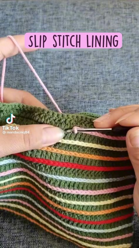 Slip stitch lining #easycrochet, #amigurumi, #stuffedanimals, #smallcrochetprojects, #kawaiicrochet Diy Moss, Pola Macrame, Crochet Hack, Beginner Crochet Tutorial, Quick Crochet Patterns, Casting On, Mode Crochet, Scarf Knitting, Crochet Design Pattern