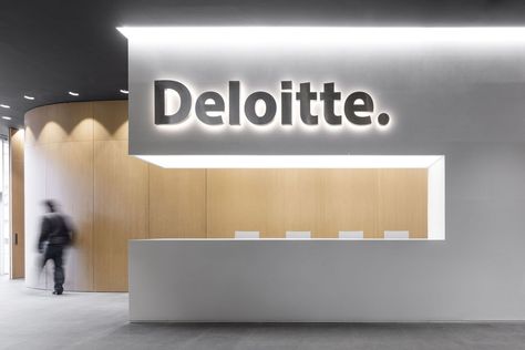 Gallery of Deloitte Hub Offices / OPENBOOK Architecture - 4 Luxury Office Interior, Reception Signage, Office Signage, Reception Desk Design, Lobby Interior Design, Office Tour, Modern Office Interiors, Corporate Office Design, Office Lobby