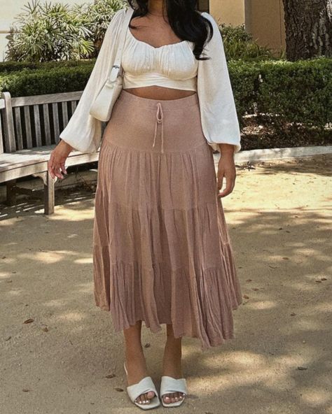 Maxi Flowy Skirt Outfit, Mid Size Long Skirt Outfit, Plus Size Short, Soft Feminine Outfits Midsize, Modest Midsize Summer Outfits, Long Skirt Outfits For Summer Plus Size, Long Skirt Outfits Plus Size, Mid Size Summer Outfits 2024, Curvy Summer Outfits Casual Plus Size