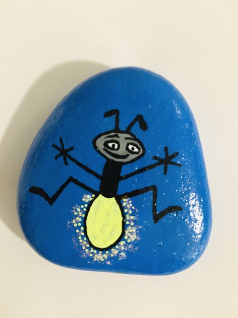 Bug Rock Painting Ideas, Caterpillar Rock Painting, Rock Painting Ideas Funny, Easy Rock Painting Ideas Simple, Summer Painted Rocks, Summer Rock Painting Ideas, Rock Crafts Diy, Rock Painting Supplies, Funny Rock