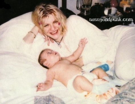 Courtney Love Wallpaper, Courtney Love Kurt Cobain, Hole Courtney Love, Kurt Courtney, Courtney Love Hole, Kurt And Courtney, Frances Bean Cobain, Dear Frances, Kurt Cobain Nirvana