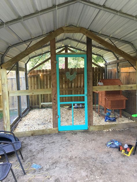 Carport Into Chicken Coop, Carport Chicken Run, Carport Chicken Coop Ideas, Metal Carport Chicken Coop, Carport Chicken Coop, Turkey Coop Ideas Buildings, Carport Barn Ideas, Diy Carport, Urban Chicken Farming