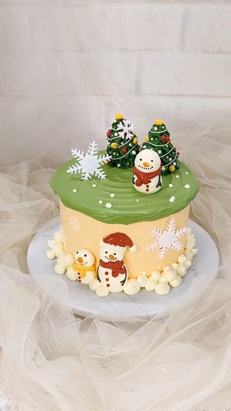 Merry Christmas Cake Design, Christmas Cake Designs, Bubble Milk Tea, Xmas Cake, Mini Cakes Birthday, Christmas Cakes, Baby Cakes, Piping Tips, Icing Cookies