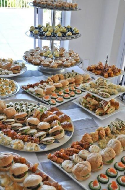 Fingerfood Party, Party Food Buffet, Catering Ideas Food, Charcuterie Platter, Party Food Platters, Catering Food, Food Displays, Snacks Für Party, Buffet Food