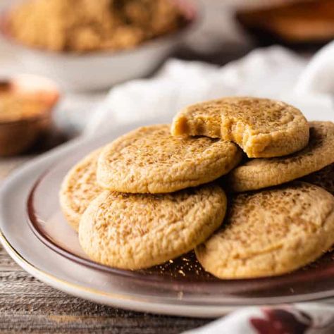 Brown Sugar Cookies: Soft sugar cookies made with dark brown sugar. Brown Sugar Cookie Recipe, Soft Cookie Recipe, Drop Cookie Recipes, Brown Sugar Cookies, Dark Brown Sugar, Chocolate Sugar Cookies, Chewy Sugar Cookies, Easy Sugar Cookies, Soft Sugar Cookies