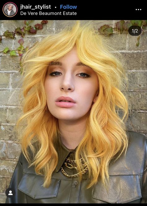 Trendy Hairdos, Yellow Blonde Hair, Graduation Hairstyles With Cap, Fresh Hairstyles, Yellow Hair Color, Effortless Waves, Yellow Blonde, Hair Roller, Latest Hair