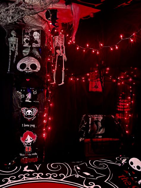 Mall Goth Bedroom, Mall Goth Room, Goth Room Ideas, Goth Bedroom Ideas, Emo Room, Bedroom Aesthetic Cozy, Goth Room, Gothic Decor Bedroom, Goth Bedroom