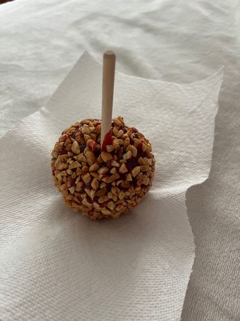 Caramel Apple Aesthetic, Fall Candy Aesthetic, Apple Autumn Aesthetic, Caramel Apple Fall Aesthetic, Autumn Apples Aesthetic, Caramel Candy, Fall Apples, Fall Treats, Seasonal Food