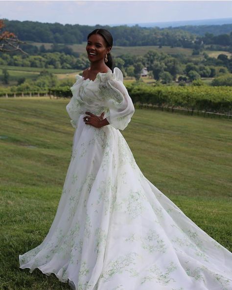 Monique Lhuillier Bride on Instagram: “Dreamy @realcandaceowens 🌿 #moniquelhuillier #mlbride #realbride #wedding #bridal #bloom” Candace Owens Wedding Dress, Candace Owens And Husband, Hippie Bride, Candace Owens, Beautiful White Dress, Dark Wedding, Black Goddess, Fan Edits, Winery Wedding