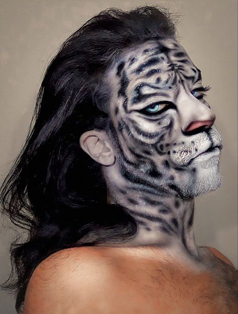 White Tiger Makeup, White Tiger Face Paint, White Tiger Costume, Purim Makeup, Lion Costumes, Snow Makeup, Playful Makeup, Face Painting Unicorn, Painting Unicorn