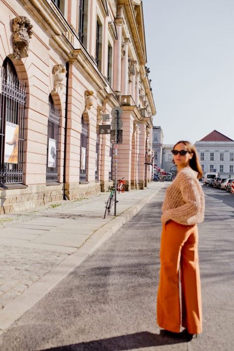 Orange Courderoy Pants Outfits, Burnt Orange Cargo Pants Outfit, Orange Trousers, Orange Pants Outfits, Orange Jeans Outfit, Orange Cargo Pants Outfit, Orange And Brown Outfit, Orange Trousers Outfit, Hippie Outfits Winter